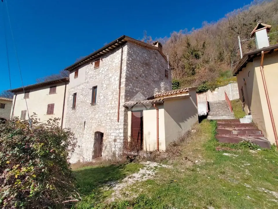 Casa semindipendente in vendita a Foligno