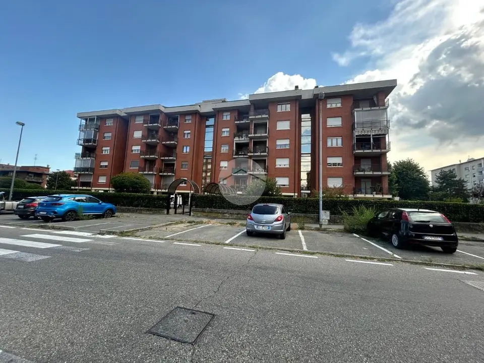 5 locali in affitto a Grugliasco