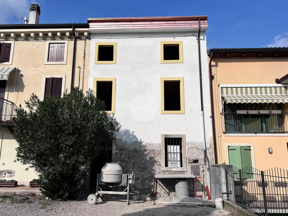 Casa semindipendente in vendita a Verona