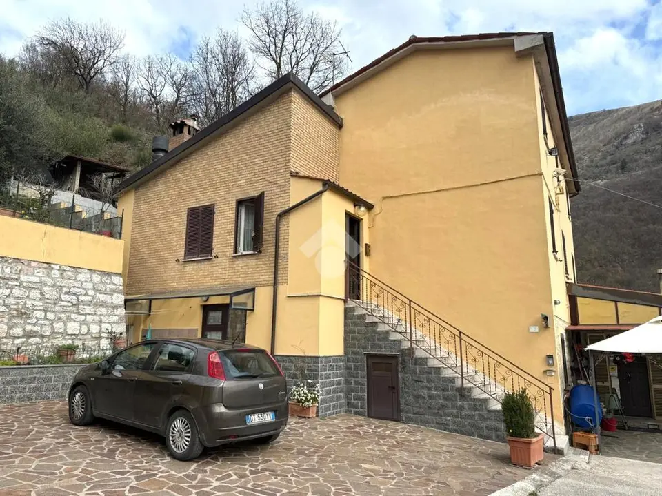 Quadrilocale in vendita a Gubbio