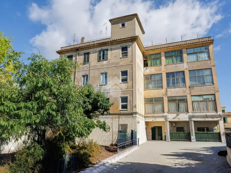 5 locali in vendita a Roma