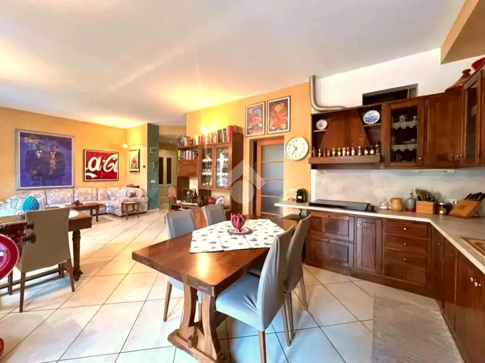 Quadrilocale in vendita a Alzano Lombardo