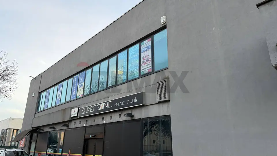Commerciale Altro in Vendita a Foligno