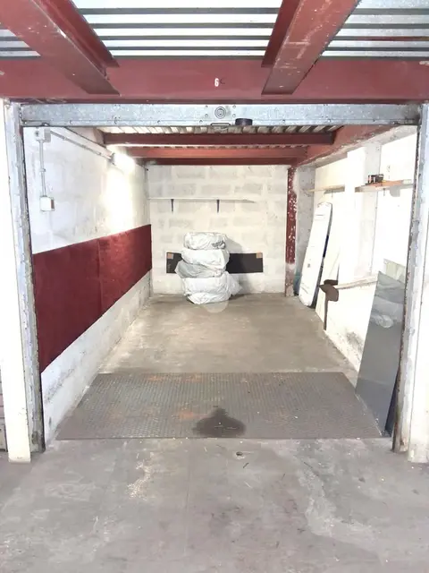 Box / posti auto in vendita a Roma