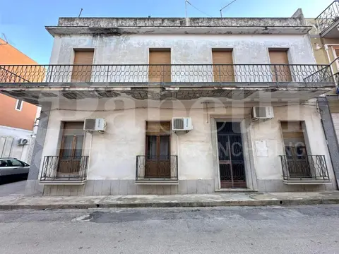 Casa Indipendente in VIA F.LLI BANDIERA  11, Avola (SR)