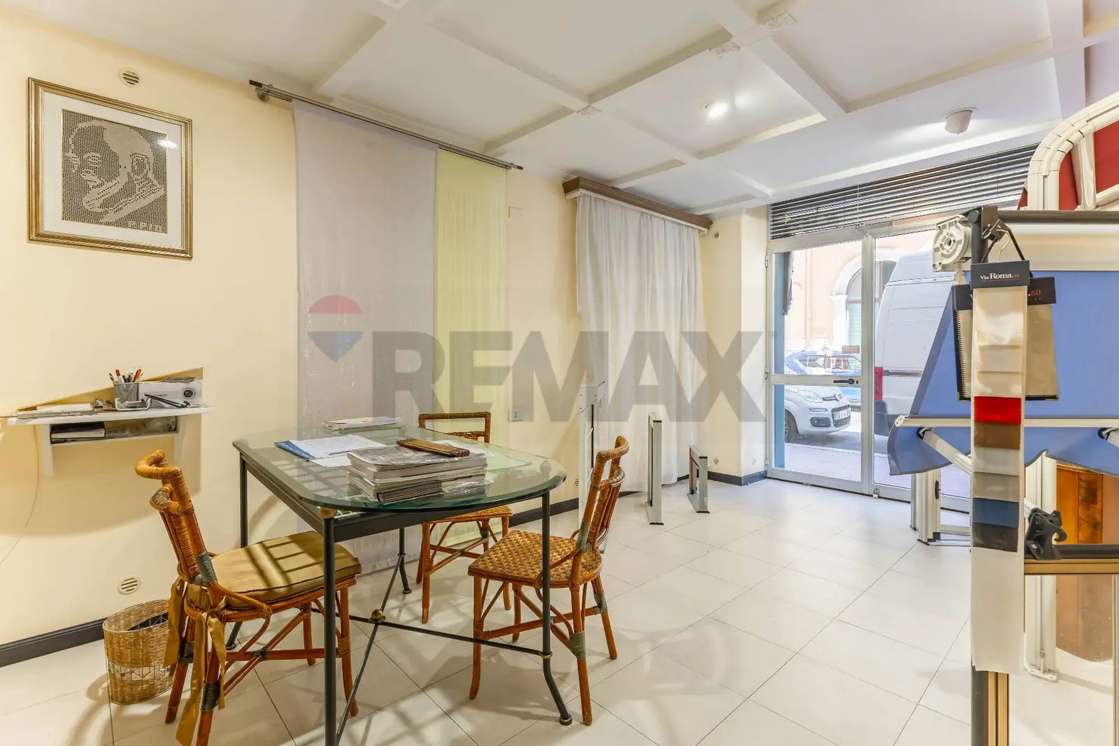 Locale Commerciale in Affitto a Bari
