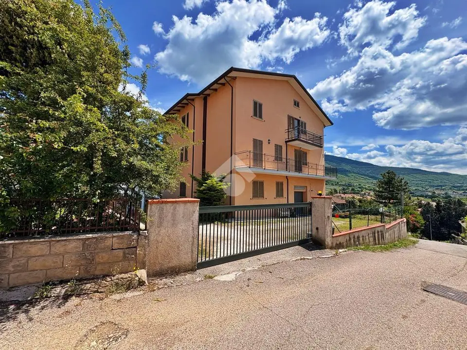 5 locali in vendita a Gualdo Tadino