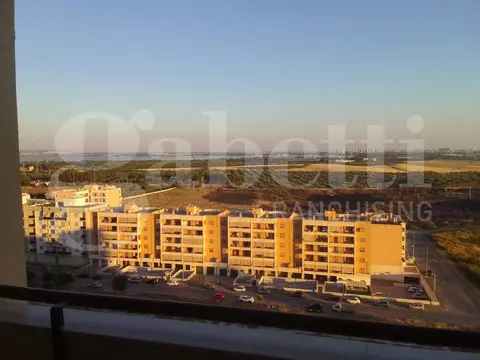 Appartamento in PIAZZA G.B.TEDESCO 7, Taranto (TA)