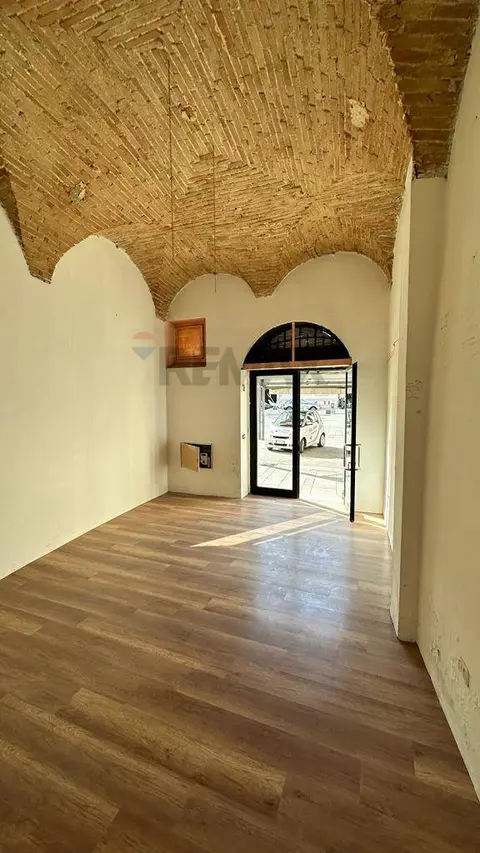 Locale Commerciale in Vendita a Foligno