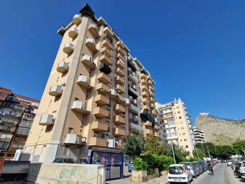 Appartamento in Via Aloisio Juvara  138, Palermo (PA)