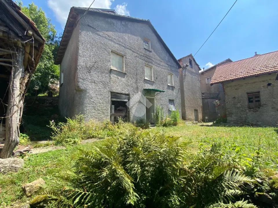 Casa semindipendente in vendita a Montoggio