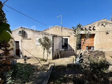 Casa Indipendente in contrada Bortolone 55, Chiaramonte Gulfi (RG)