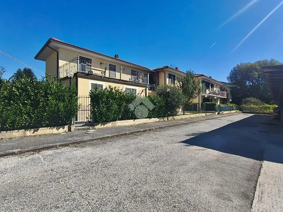 5 locali in vendita a Fossato Di Vico