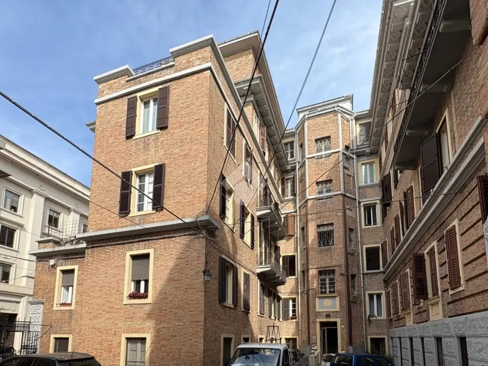 Quadrilocale in vendita a Ancona