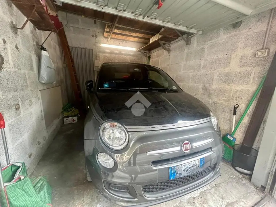 Box / posti auto in vendita a Genova