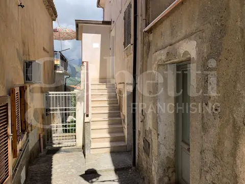 Casa Indipendente in VIA DEL MARE  3, Fiumefreddo Bruzio (CS)