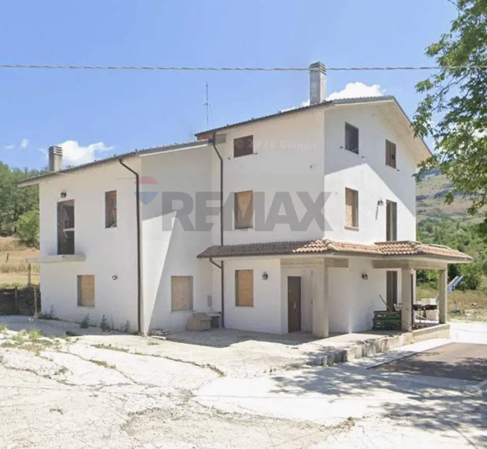 Villa singola in Vendita a Caramanico Terme