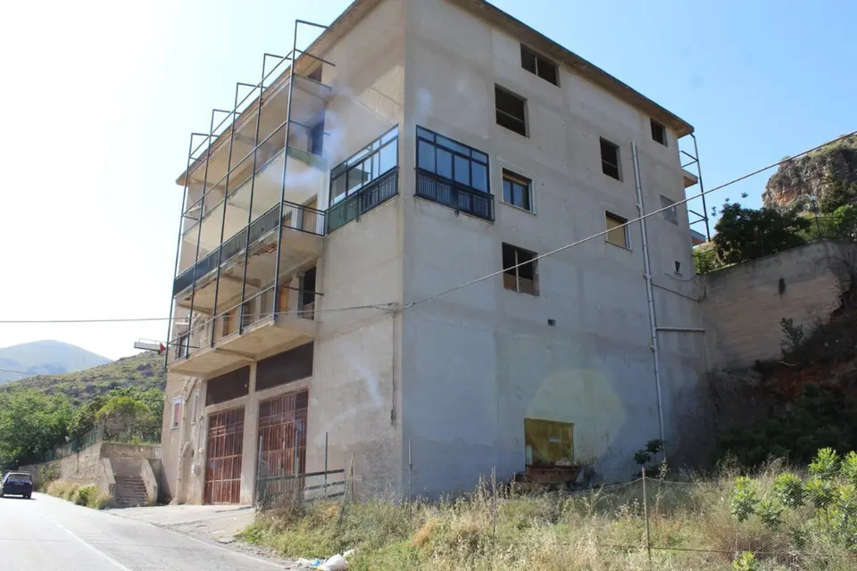 Complesso in Via Piersanti Mattarella snc, Belmonte Mezzagno (PA)