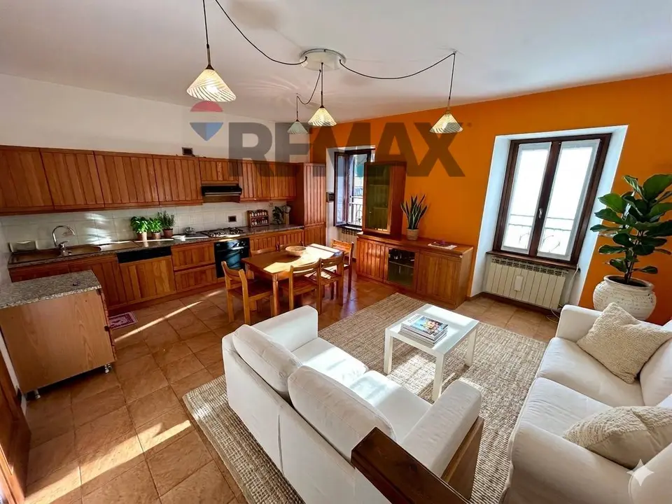 Casa Indipendente in Vendita a Endine Gaiano
