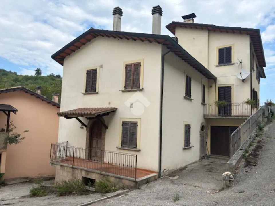 Casa semindipendente in vendita a Nocera Umbra