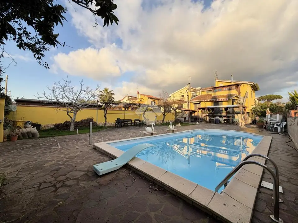 Porzione di bifamiliare in vendita a Ardea