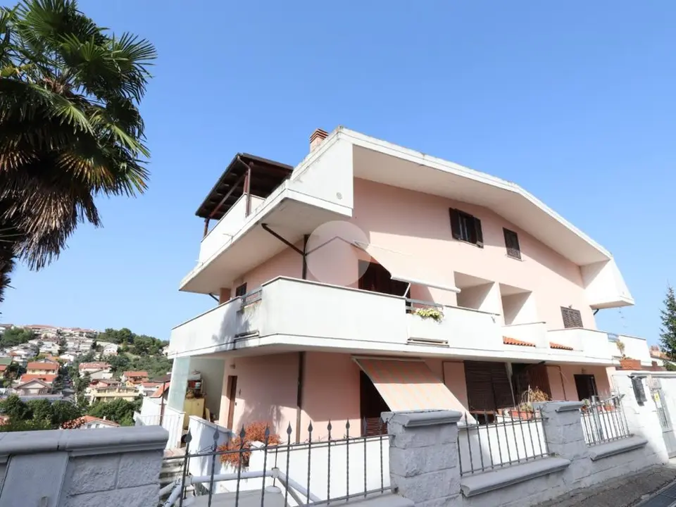 Porzione di quadrifamiliare in vendita a Pescara