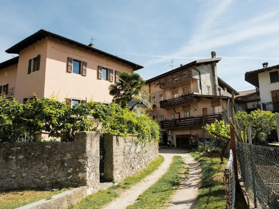 Casa semindipendente in vendita a Villa Lagarina