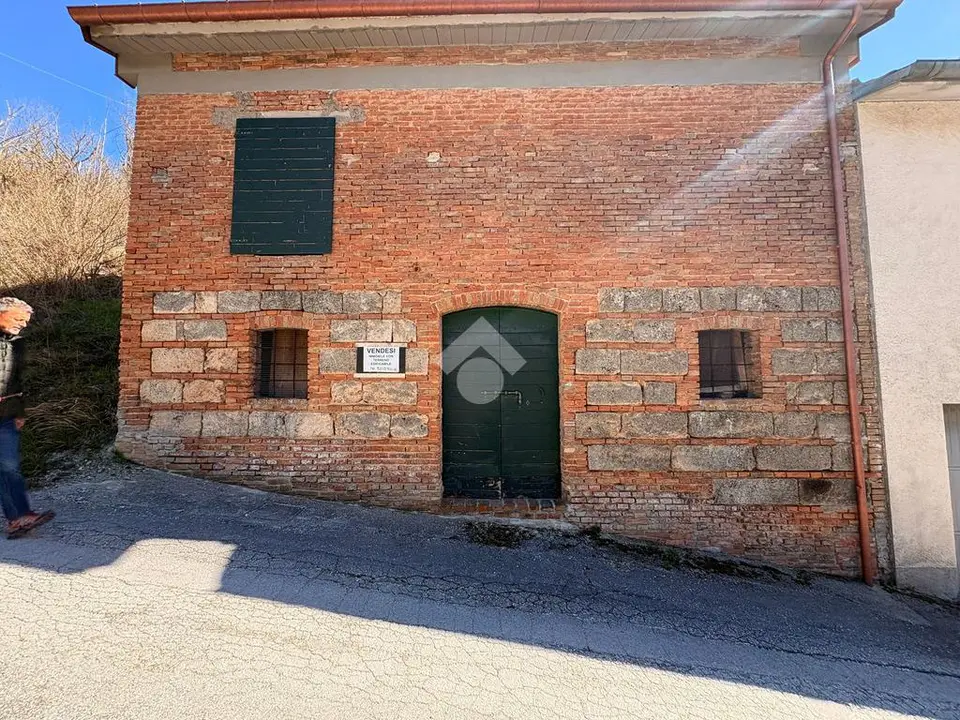 Rustico in vendita a Fabriano
