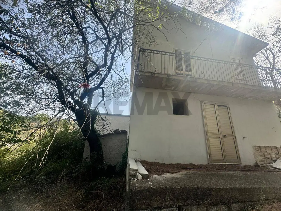 Casa Indipendente in Vendita a Lettomanoppello