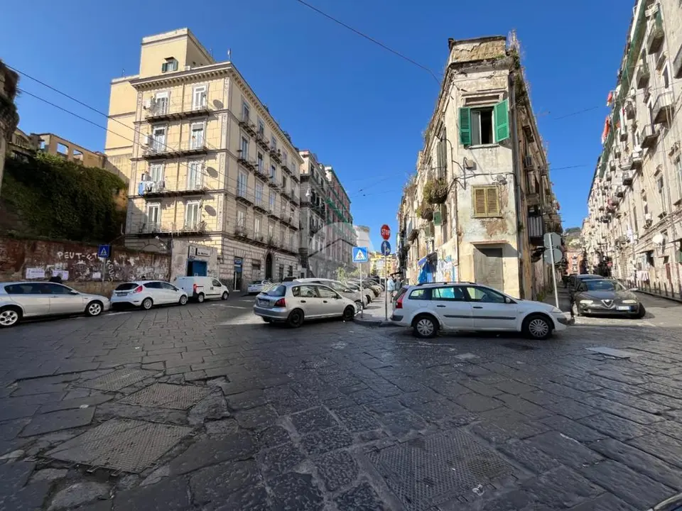 Quadrilocale in vendita a Napoli