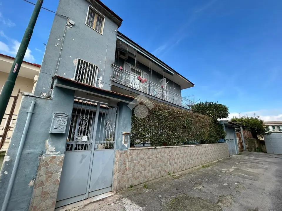 Bifamiliare in vendita a Casoria