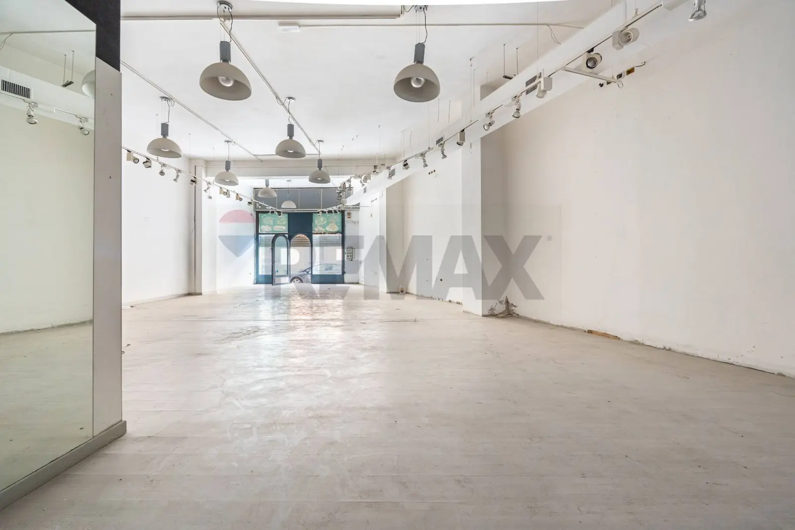 Locale Commerciale in Affitto a Cagliari