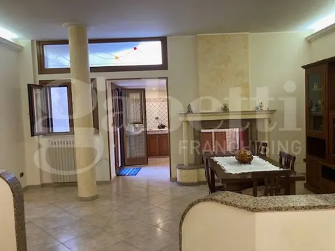 Appartamento in Via Isonzo 4, Mesagne (BR)