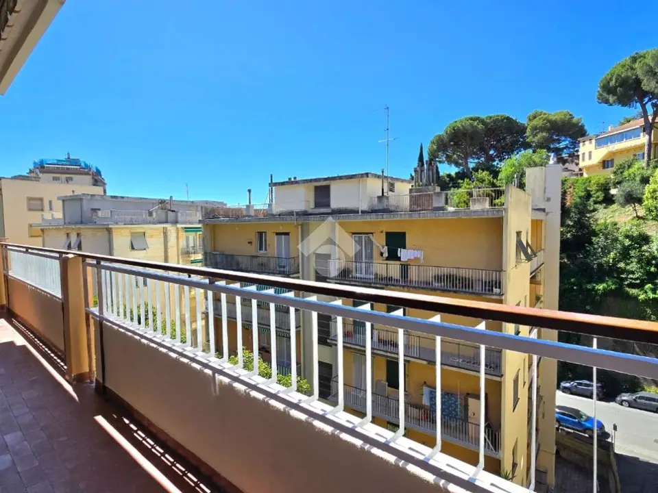 5 locali in affitto a Genova
