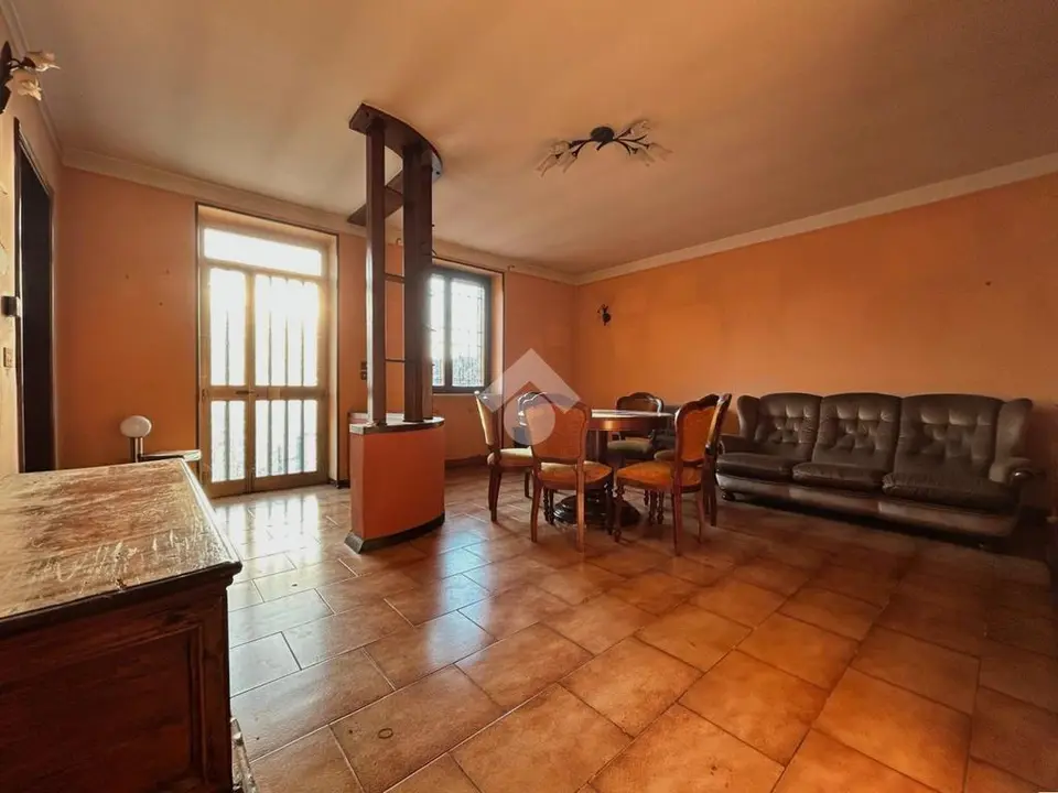 Casa indipendente in vendita a Dello
