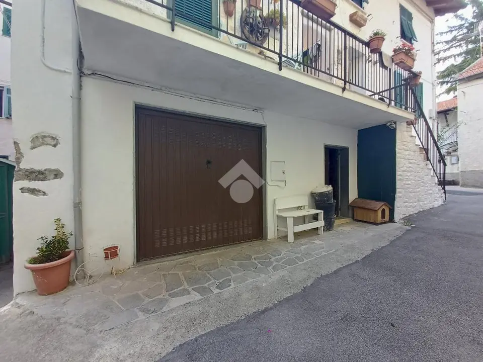 Box / posti auto in vendita a Busalla