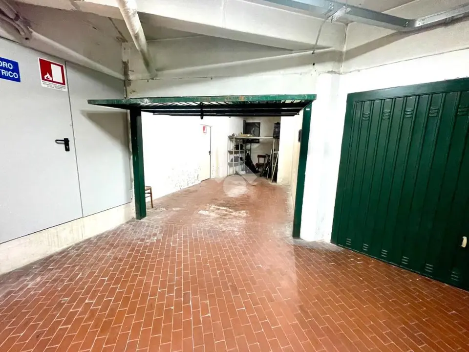 Box / posti auto in vendita a Genova