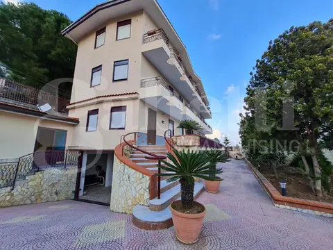 Magazzino in Via Circonvallazione, Monreale (PA)