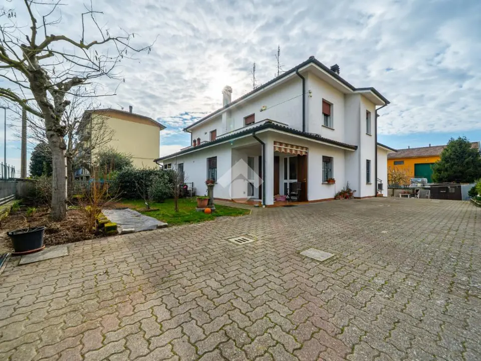 Villa 4 chambres à vendre à Minerbio