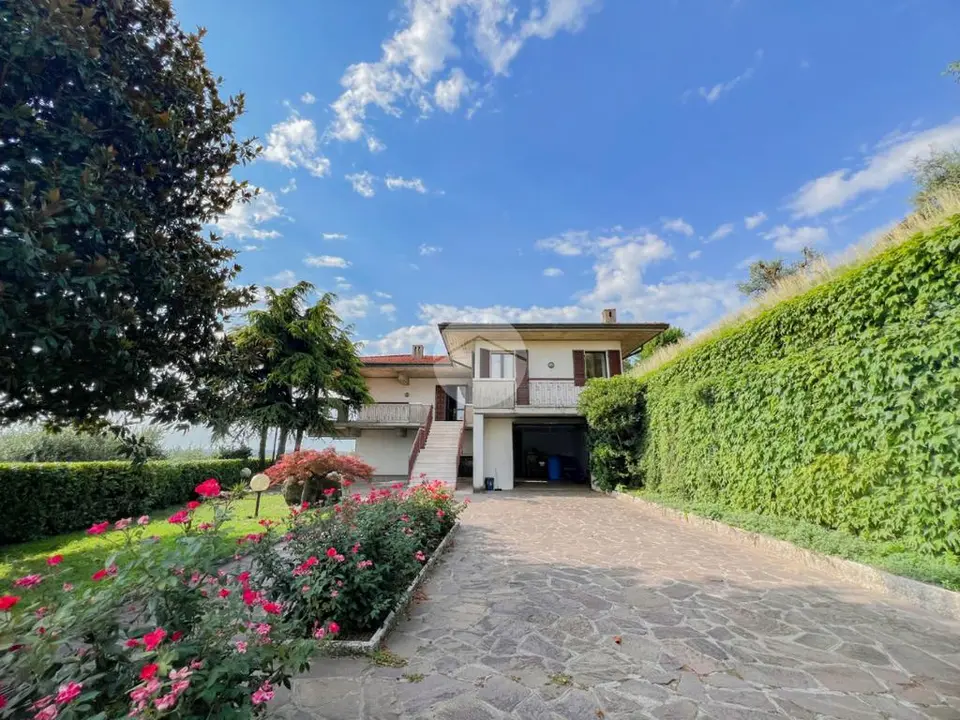 Villa singola in vendita a Lonato Del Garda