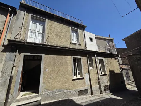 Casa Indipendente in VIA VITTORIO EMANUELE III 169 , Basicò (ME)