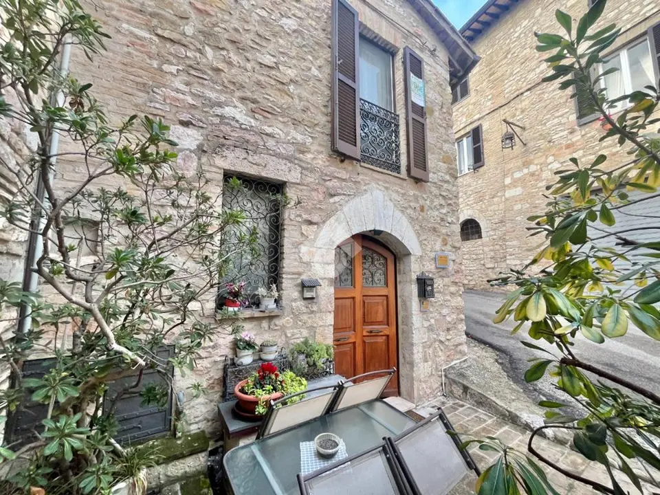 Casa semindipendente in vendita a Assisi