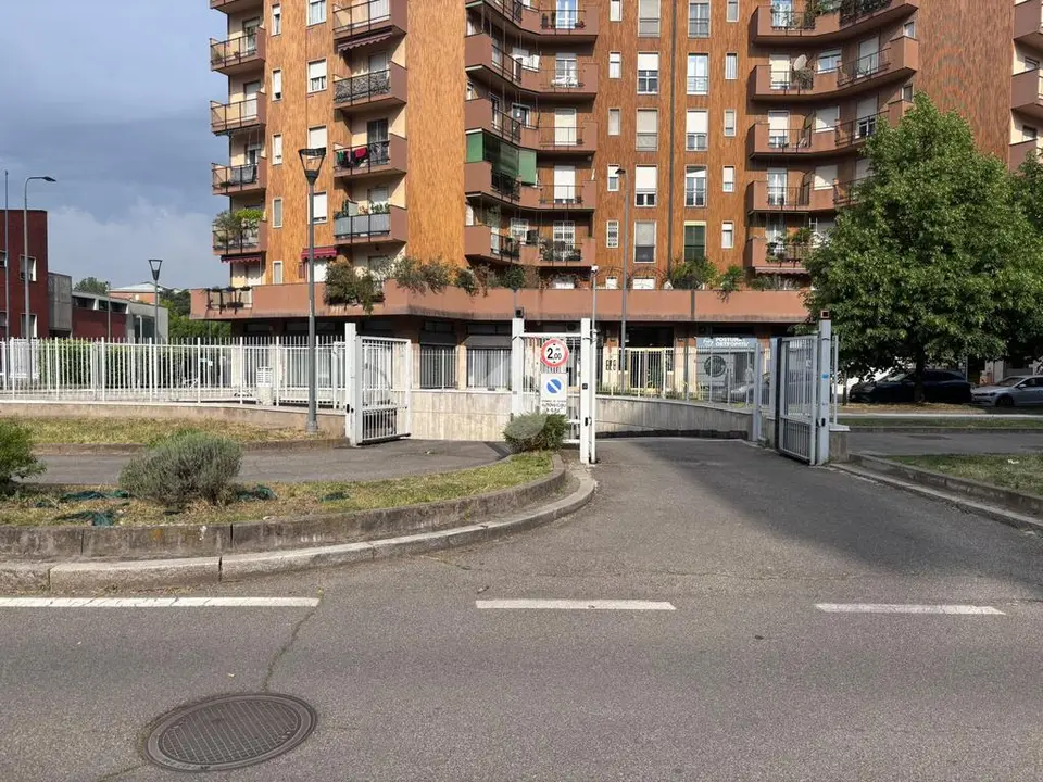 Box / posti auto in affitto a Milano