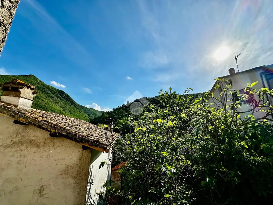 Porzione di bifamiliare in vendita a Spoleto