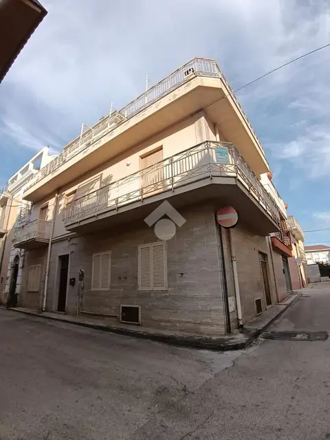 Casa indipendente in vendita a Cassano Delle Murge