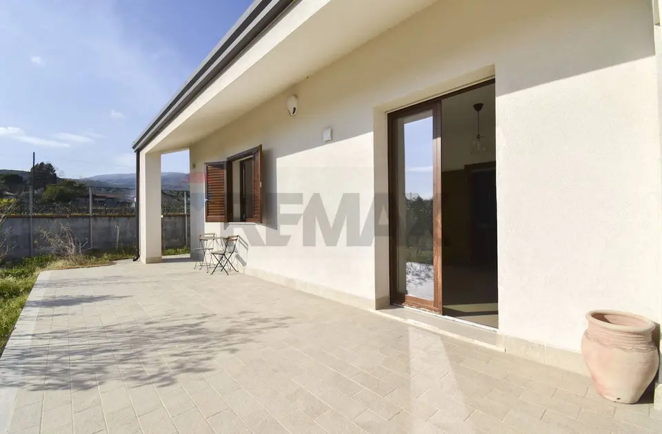 Villa o villino in Affitto a Aci Sant'Antonio