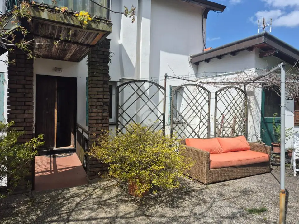 Porzione di trifamiliare in vendita a Montoggio