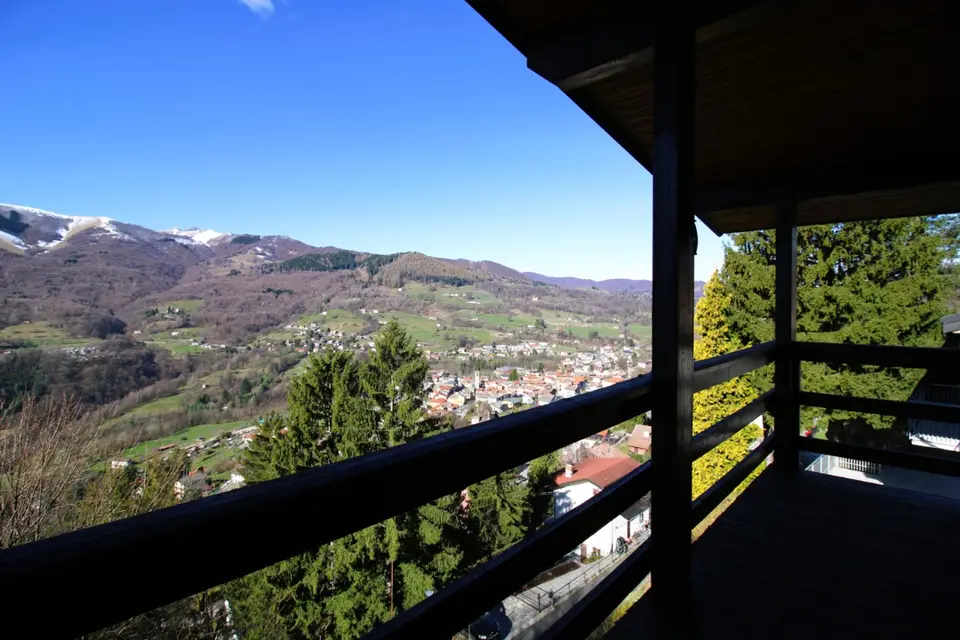 Appartamento in Località Selva  1, Centro Valle Intelvi (CO)