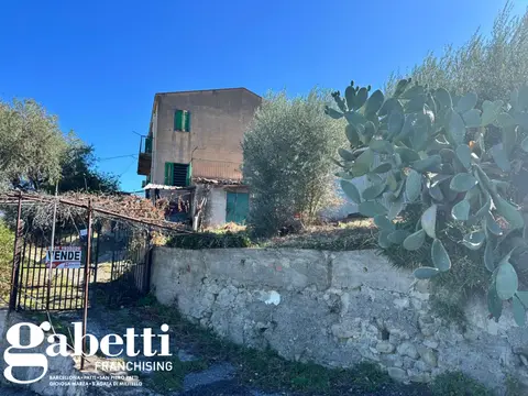 Casa Indipendente in CONTRADA APESANA SNC, Sant'Agata di Militello (ME)