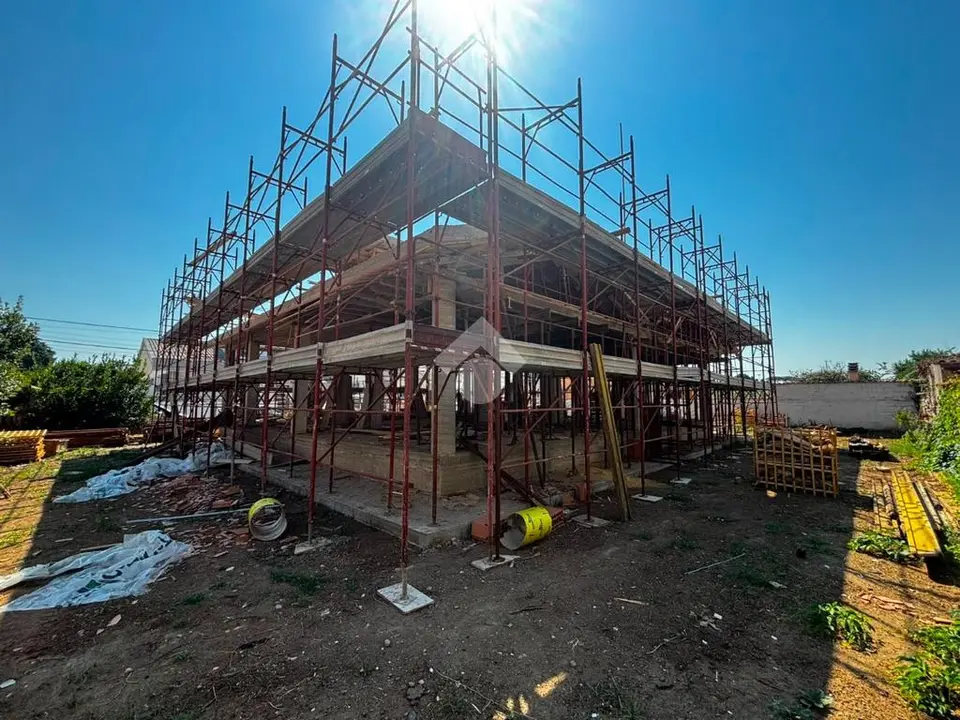 Porzione di bifamiliare in vendita a Roma